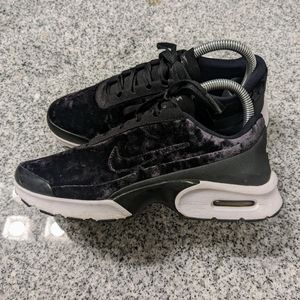 Nike Jewell Premium Velvet